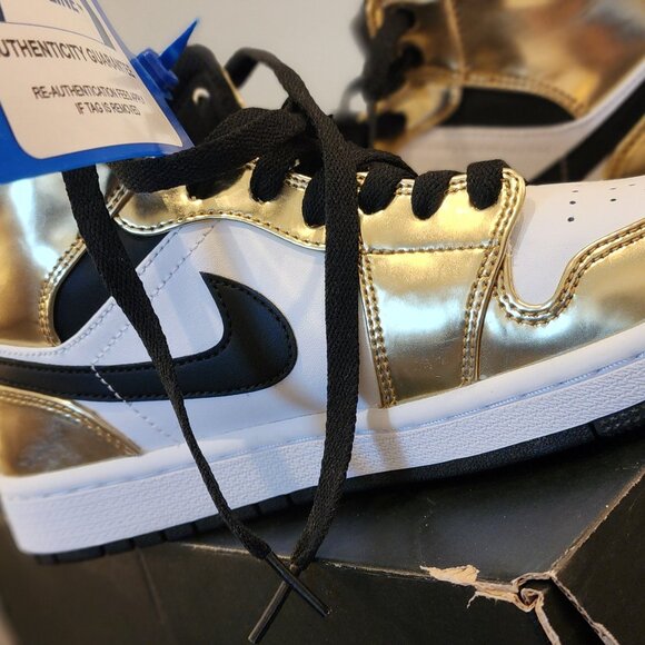 Nike Air Jordan 1 Mid SE “Metallic Gold/Black-White” – Men’s 7 / Women’s 9 NWT - Picture 3 of 7